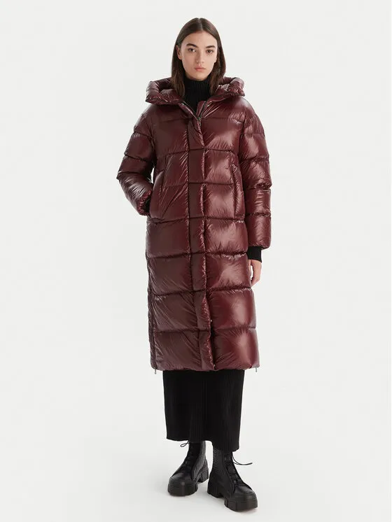 Daunenjacke · Dunkelrot