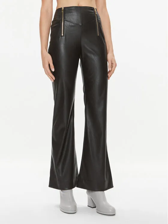 Hose aus Kunstleder · Schwarz · Regular Fit