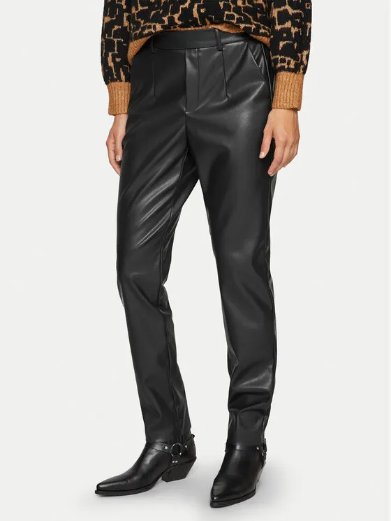 Hose aus Kunstleder · Schwarz · Regular Fit