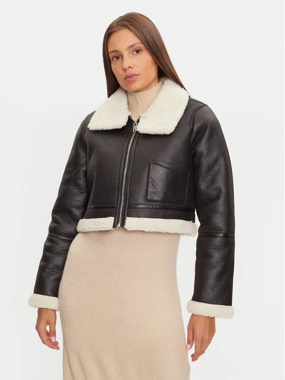 Jacke aus Kunstleder · Schwarz