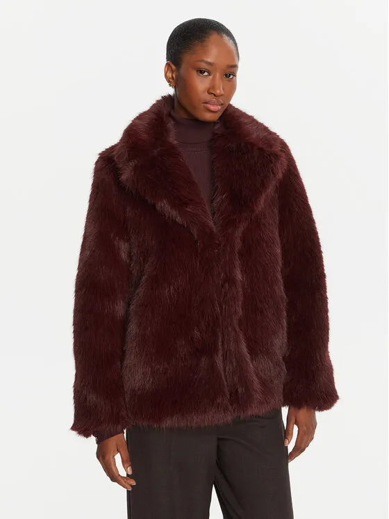 Pelzmantel · Dunkelrot