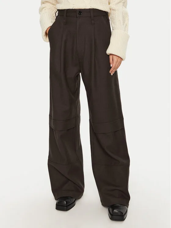 Stoffhose · Braun · Relaxed Fit