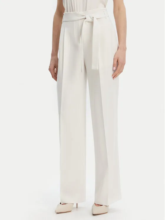 Stoffhose · Écru · Relaxed Fit