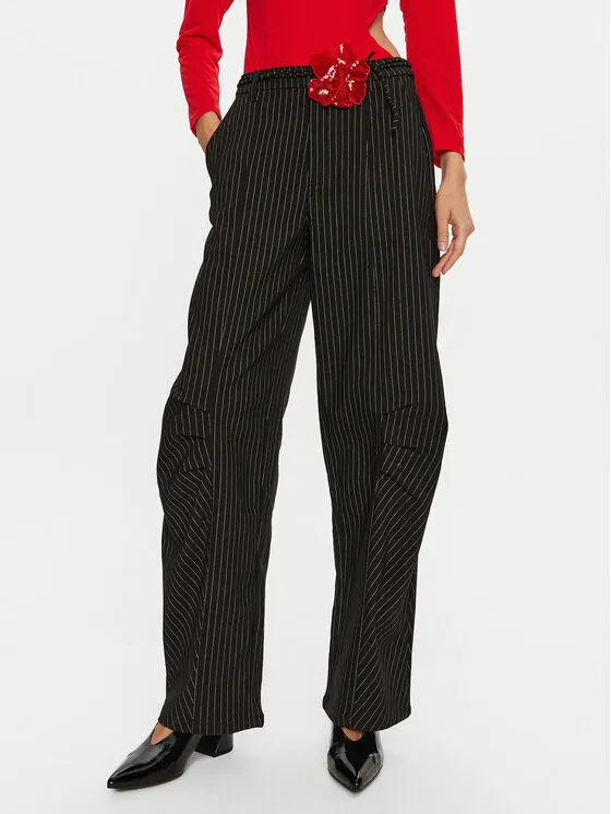 Stoffhose · Schwarz · Relaxed Fit