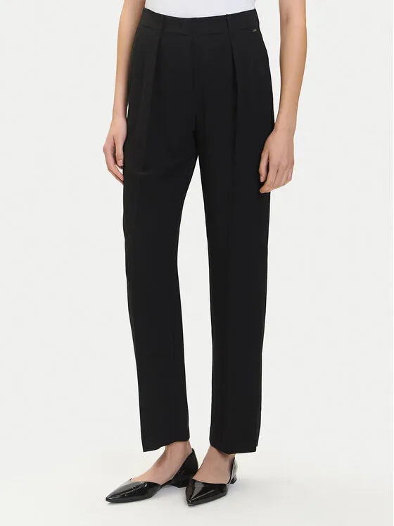 Stoffhose · Schwarz · Relaxed Fit