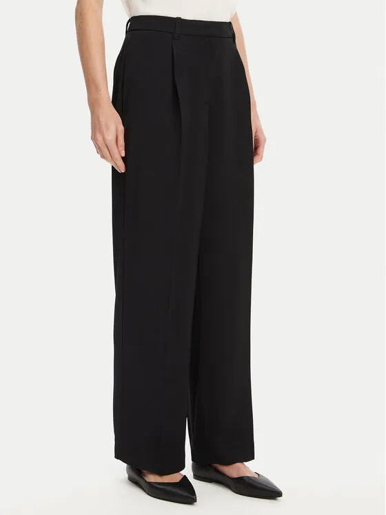 Stoffhose · Schwarz · Relaxed Fit