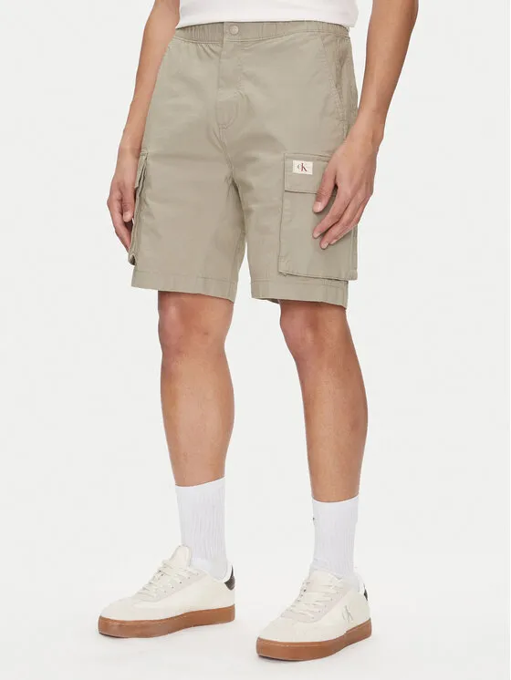 Stoffshorts · Grün