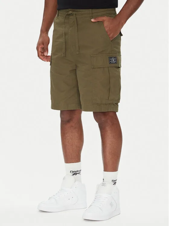 Stoffshorts · Grün