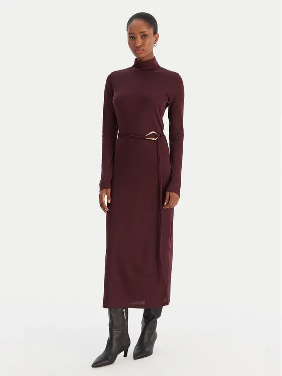 Strickkleid · Dunkelrot · Midi