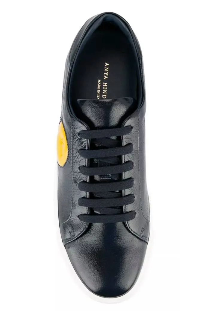 ANYA HINDMARCH Chubby Wink Lackleder Schuhe Made in Italy Sneaker Smiley-Patch (hochglänzend) als Hingucker seitlich