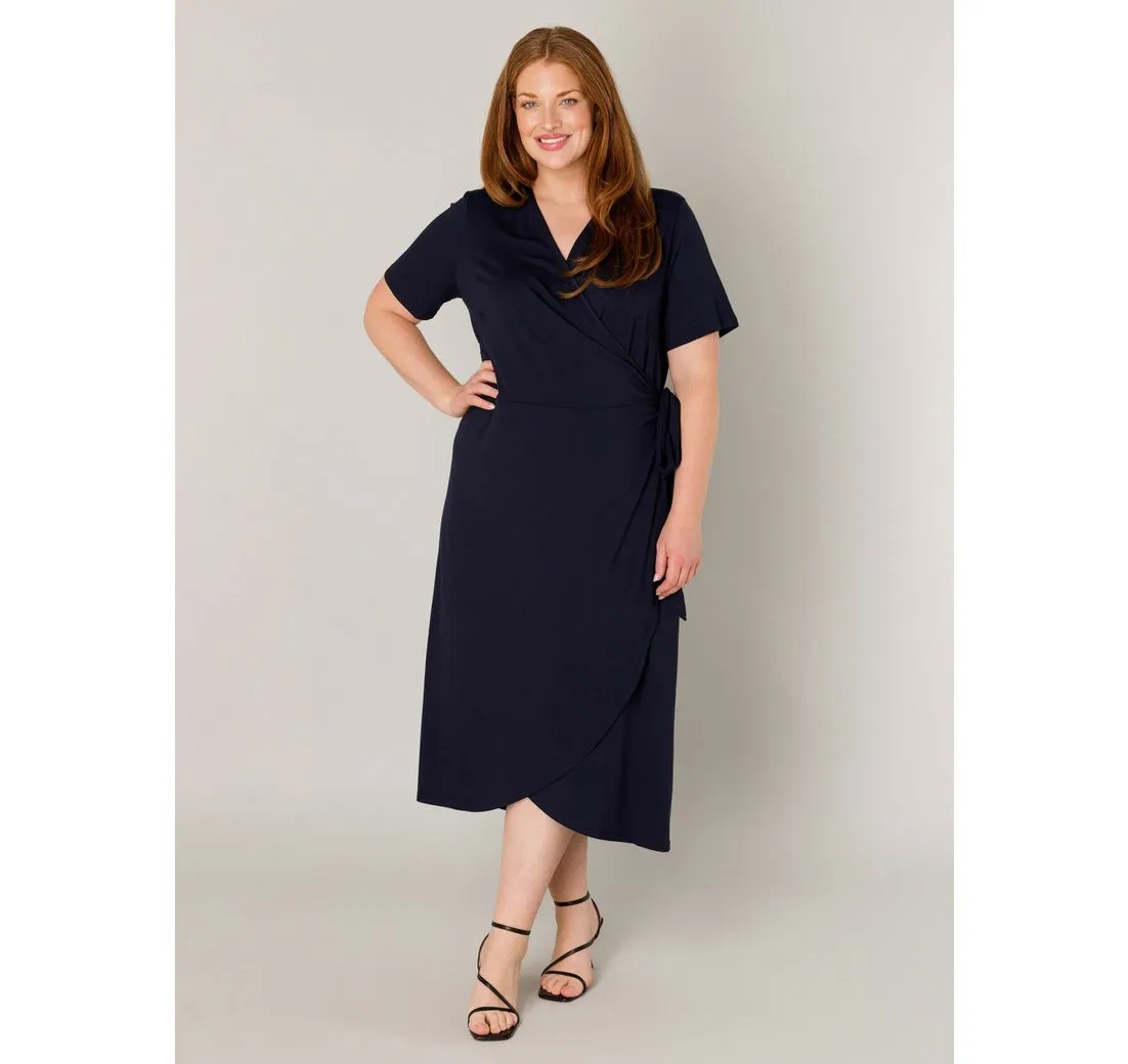 BASE LEVEL CURVY Wickelkleid Abbie Weich fließende Viskose-Mischqualität