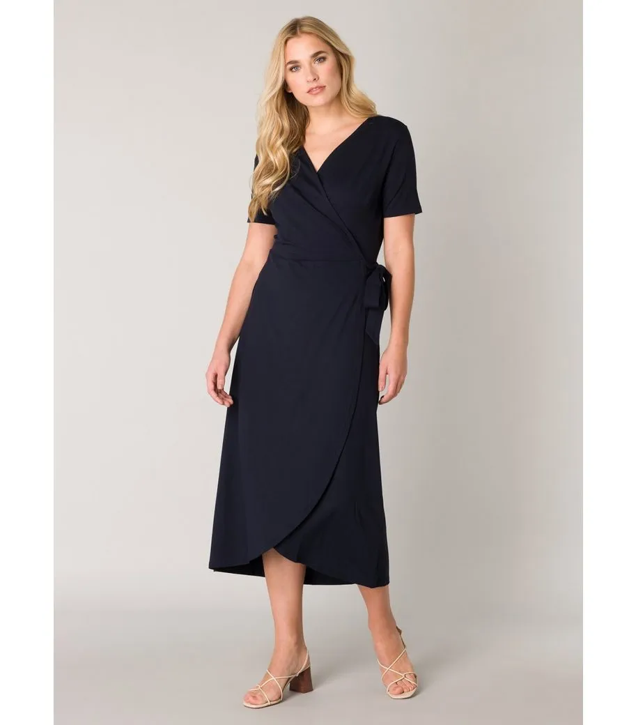 BASE LEVEL Wickelkleid Yvie In bequemer, elastischer Qualität