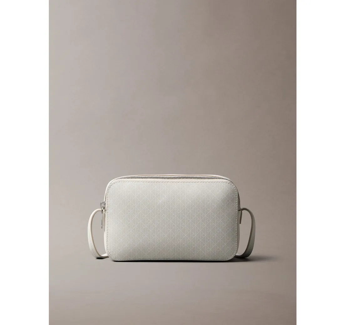 Calvin Klein Mini Bag AOP ELONGATED CAMERA BAG, kleine Damen-Umhängetasche, Schultertasche mit Monogramm-Print