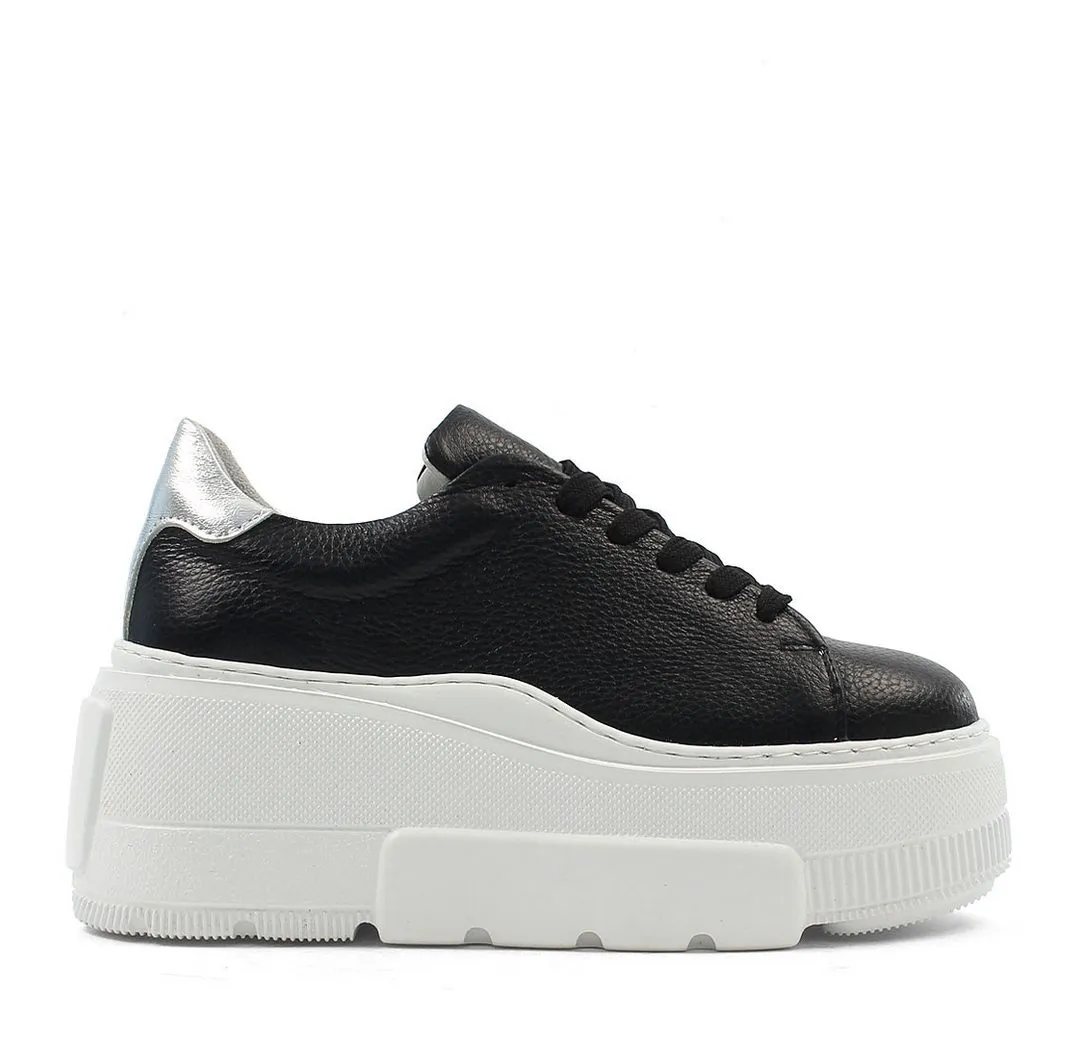 CELAL GÜLTEKIN Trendige Damen-Plateau-Sneaker aus Leder mit hohem Komfort Sneaker Glattes Echtleder in elegantem Schwarz mit silbernem Fersendetail