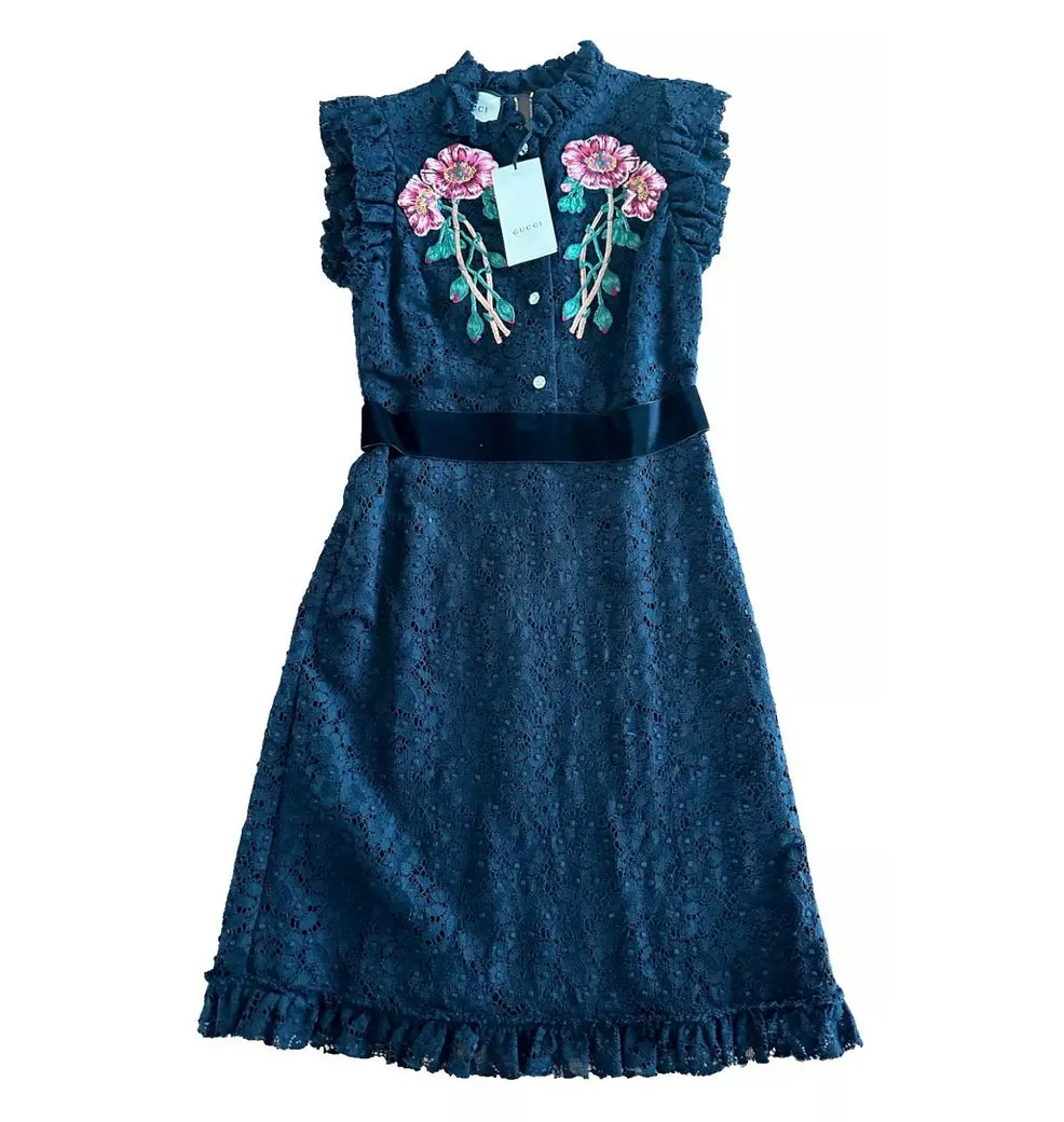 GUCCI Midikleid Ball Kleid aus hochwertiger Spitze und mit floralen Stickereien Hochwertige Spitze mit Samtband, Rüschen an Kragen