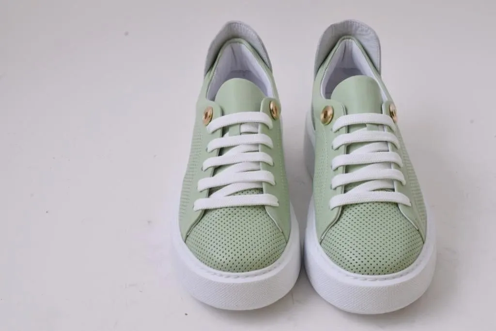 LAMARTA Damen Sneaker in Hellgrün mit Schnürsenkeln und dicker Sohle Sneaker