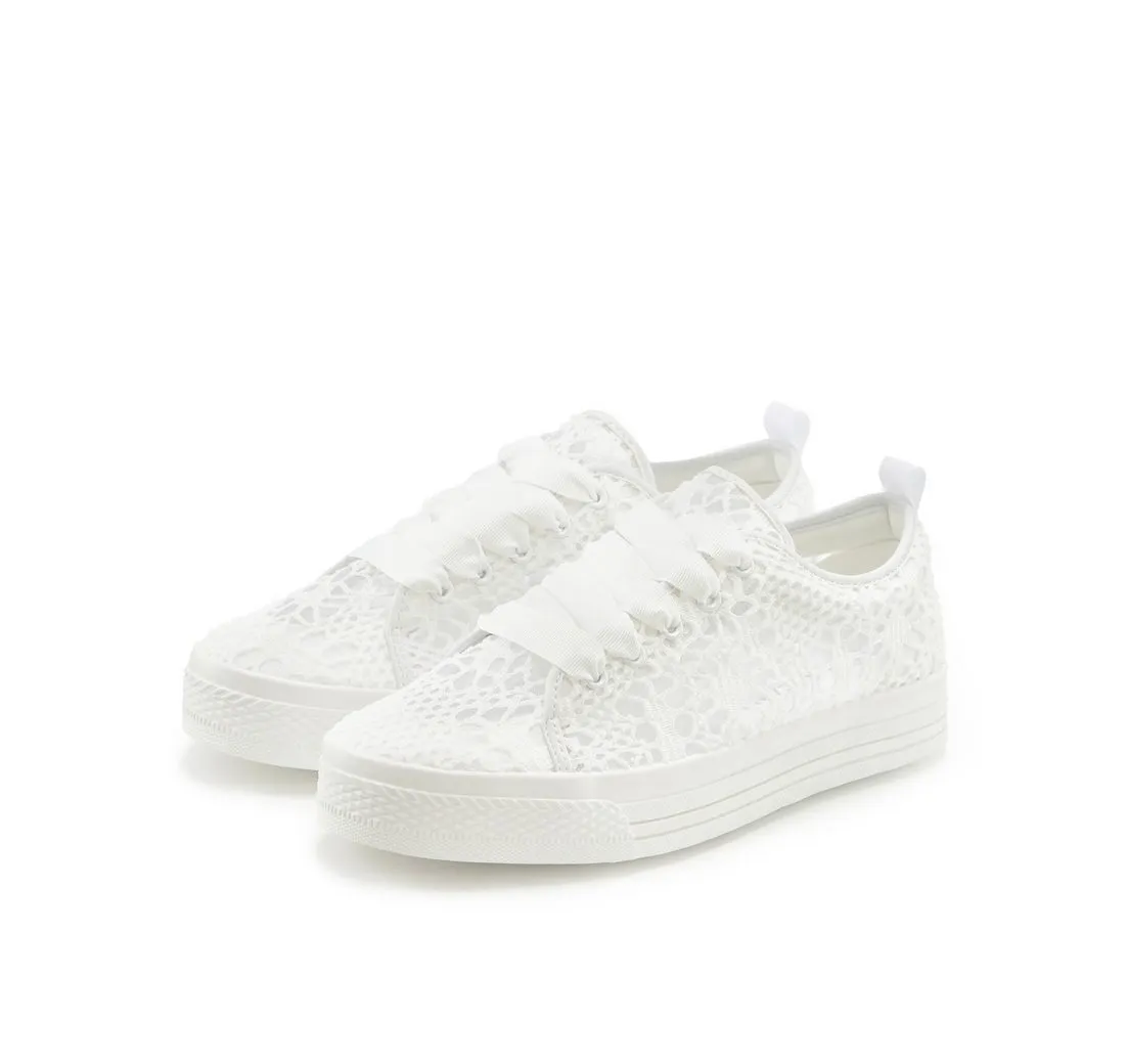 LASCANA Sneaker mit leichter Plateausohle und Spitze, Schnürhalbschuhe, Freizeitschuhe