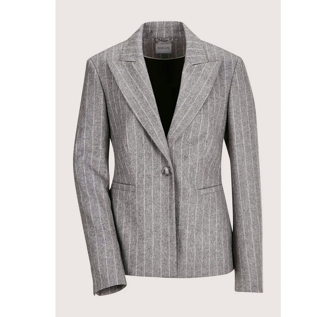 MADELEINE Kurzblazer Trendstarker Nadelstreifen-Blazer