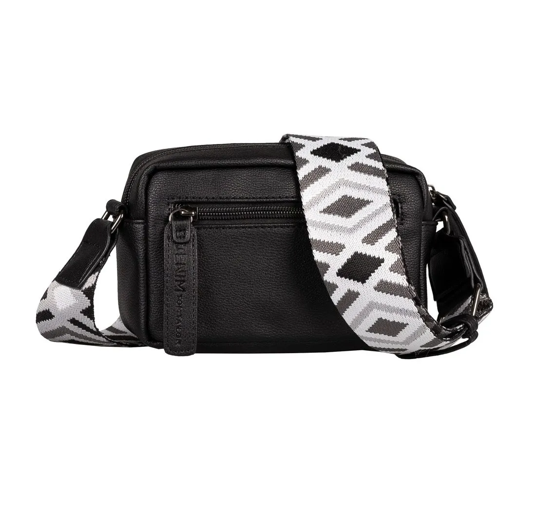 TOM TAILOR Denim Handtasche Mena, weiches Material und betont durch farbenfrohe Statement-Webgurte