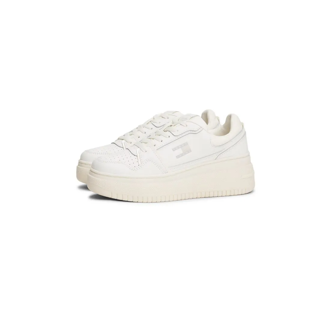 TOMMY JEANS TJW RETRO BASKET FLATFORM Keilsneaker, Keilabsatz, Plateau, Freizeitschuh, Schnürschuh mit Lochmuster