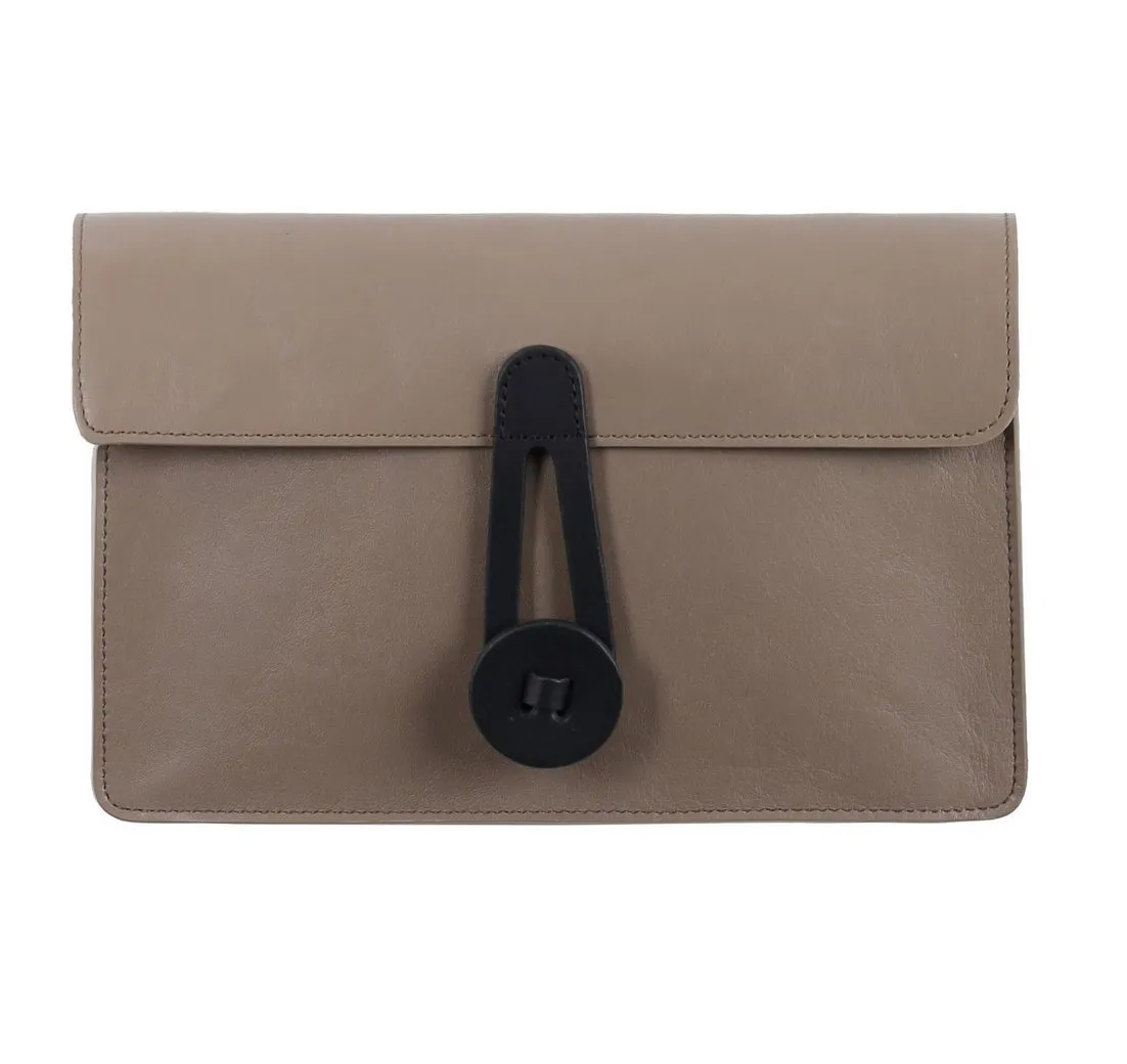 VOLKER LANG Abendtasche ALICE, TW3  Dezent-elegante Clutch aus Leder mit Kette