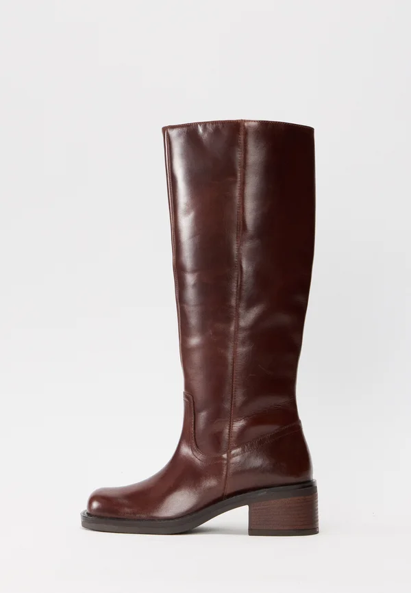 A REAL WOMAN'S WORLD - Boots - brown