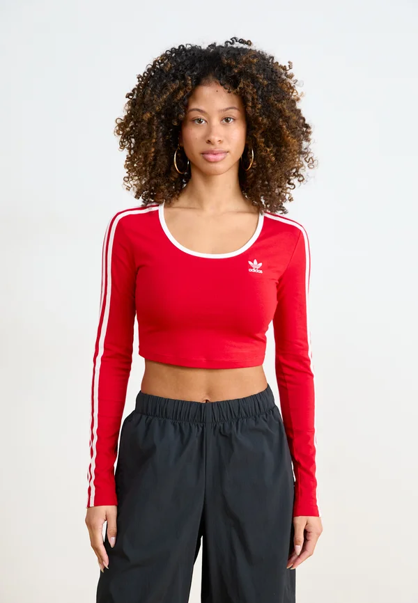 ADICOLOR 3-STRIPES LONG SLEEVE CROP LONG-SLEEVE - Long sleeved top - better scarlet