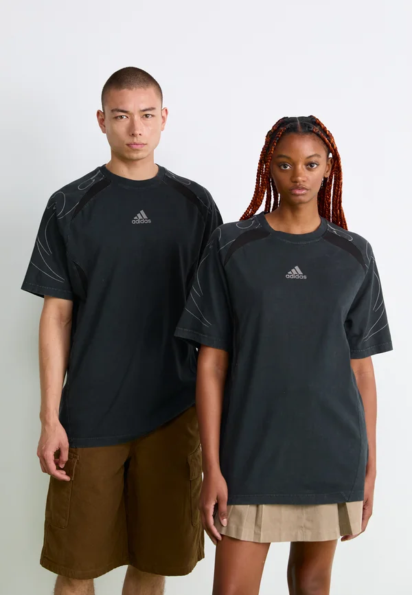 ADILENIUM UNISEX - Print T-shirt - black