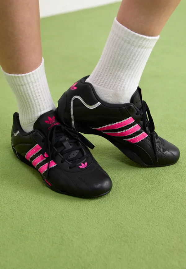 ADIRACER LO - Trainers - core black/lucid pink/silver met
