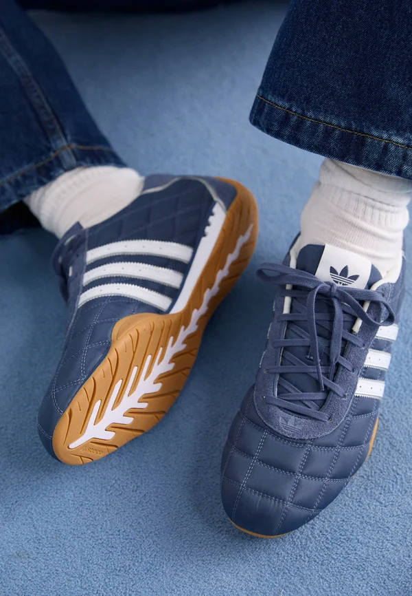 ADIRACER UNISEX - Trainers - preloved ink/white/gum