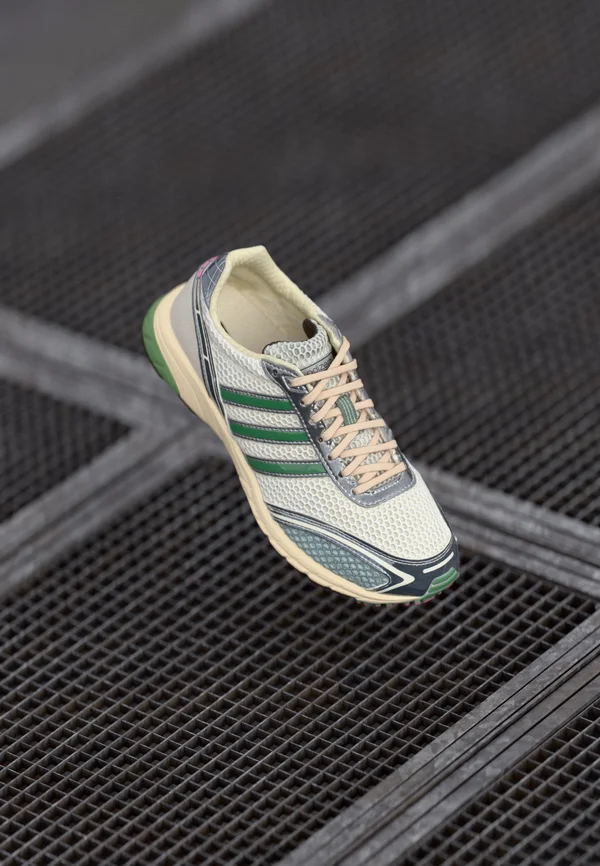 ADIZERO ADIOS OG UNISEX - Trainers - cream white/preloved green/dark brown
