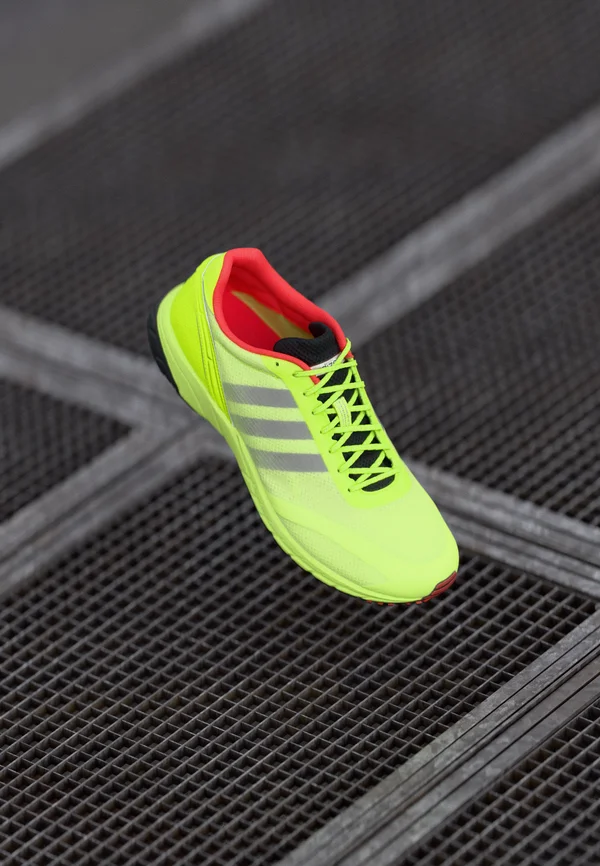 ADIZERO ADIOS OG UNISEX - Trainers - lucid lemon/core black/bright red