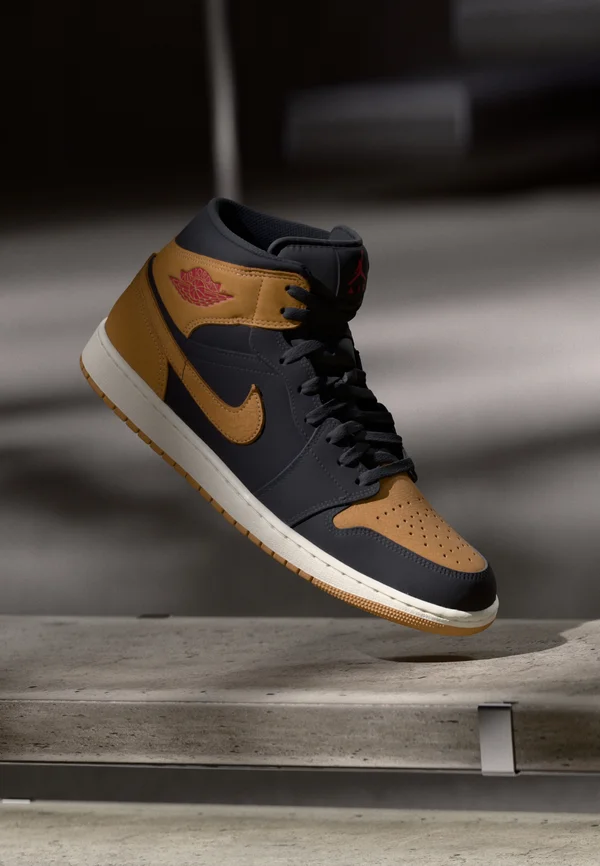 AIR JORDAN 1 MID SE UNISEX - High-top trainers - black/flax/varsity red/sail