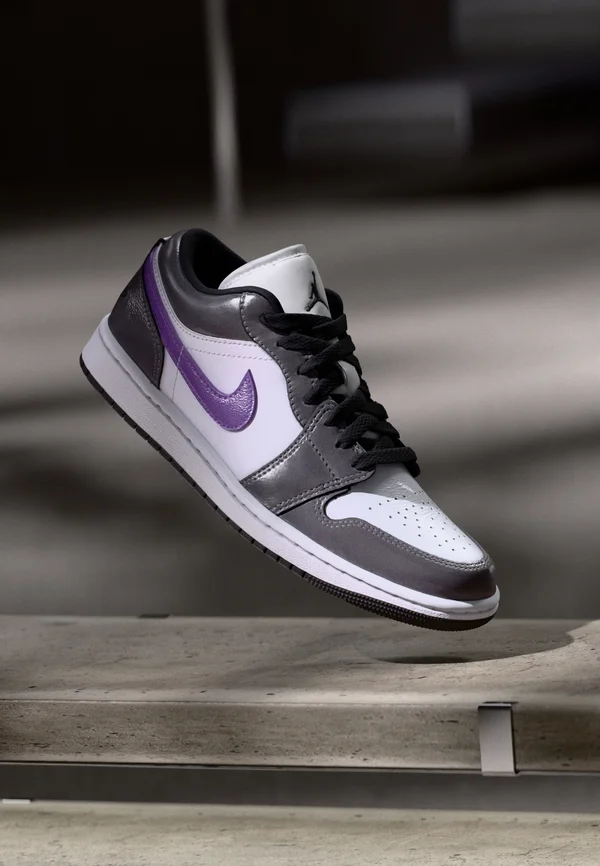 AIR JORDAN 1 SE - Trainers - white/grape ice/black