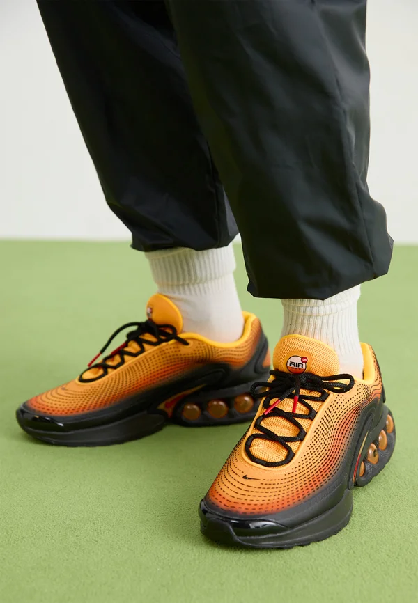 AIR MAX DN SE - Trainers - laser orange/comet red/black/total orange