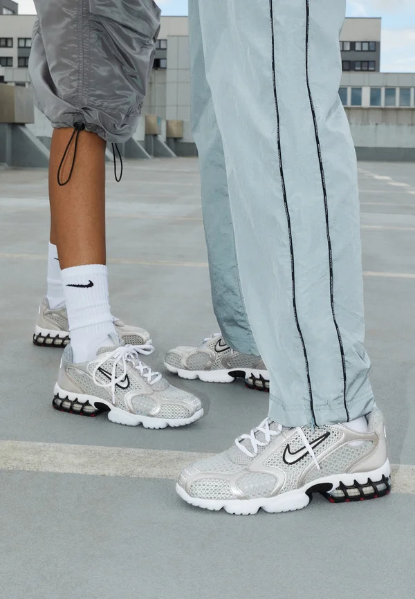 AIR ZOOM SPIRIDON CAGE 2 - Trainers - light smoke grey/metallic silver/cardinal red/black/white