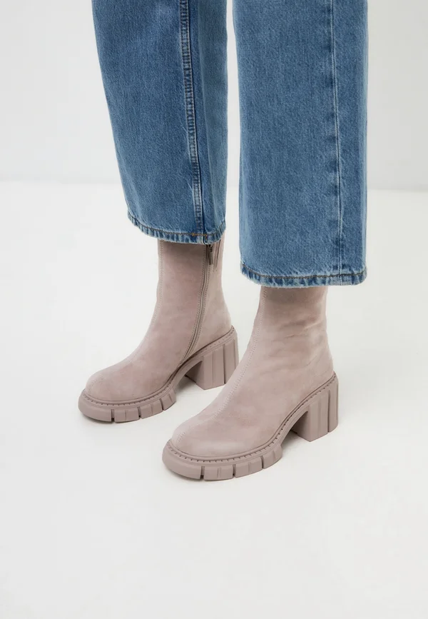 Ankle boots - beige