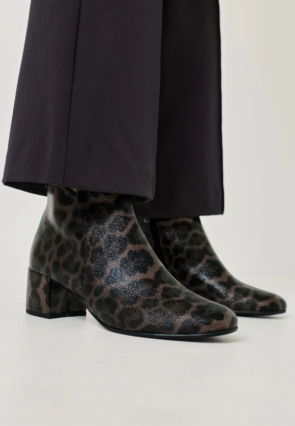 Ankle boots - leopard