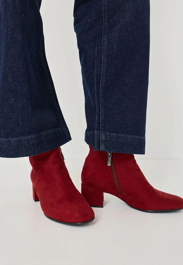 Ankle boots - red