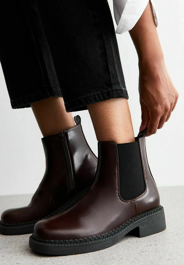 Ankle boots - rust