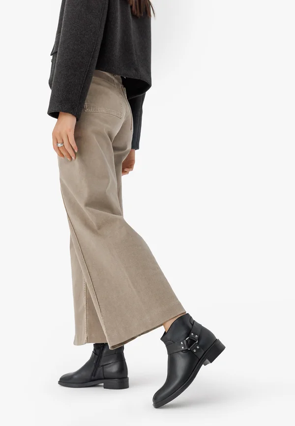 Ankle boots - schwarz