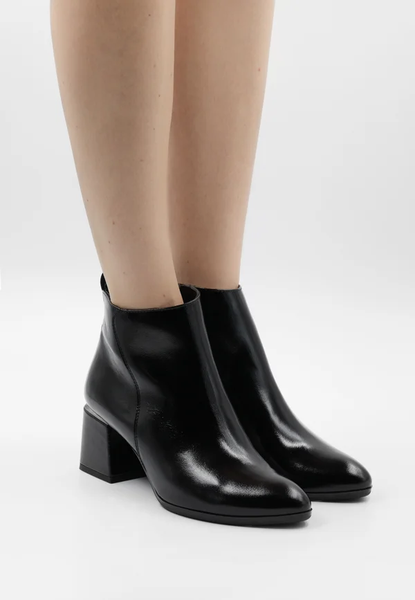 Ankle boots - schwarz