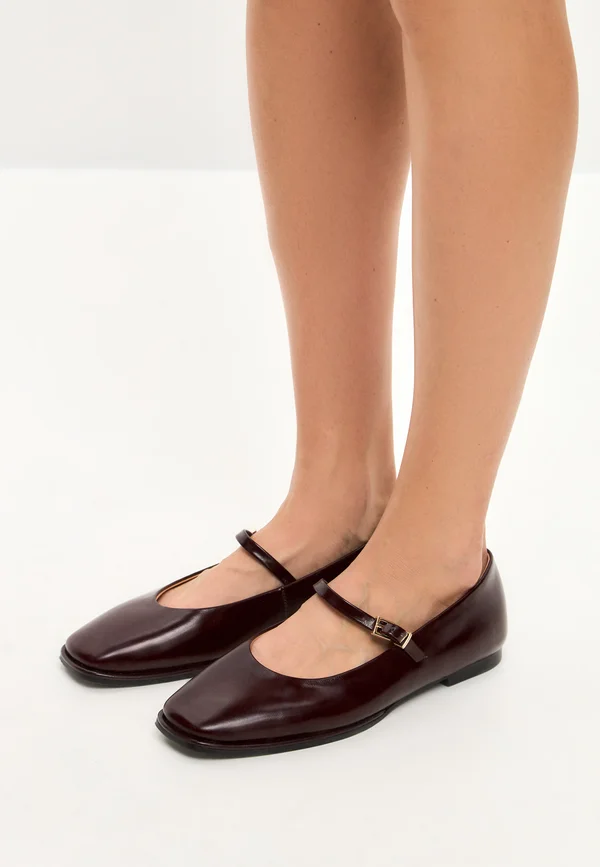 Ankle strap ballet pumps - bordo