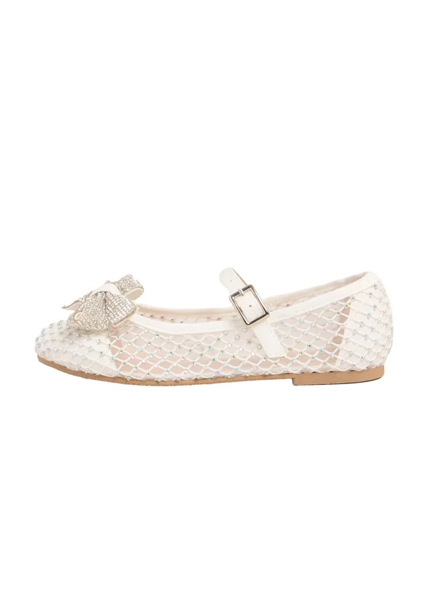 Ankle strap ballet pumps - white