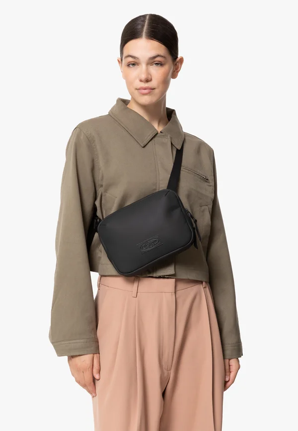 ARJAN - Bum bag - cnnct f matte black