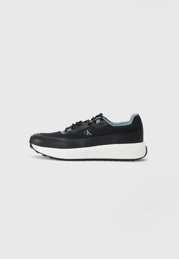ATHLEISURE RUNNER - Trainers - black/bright white/trooper