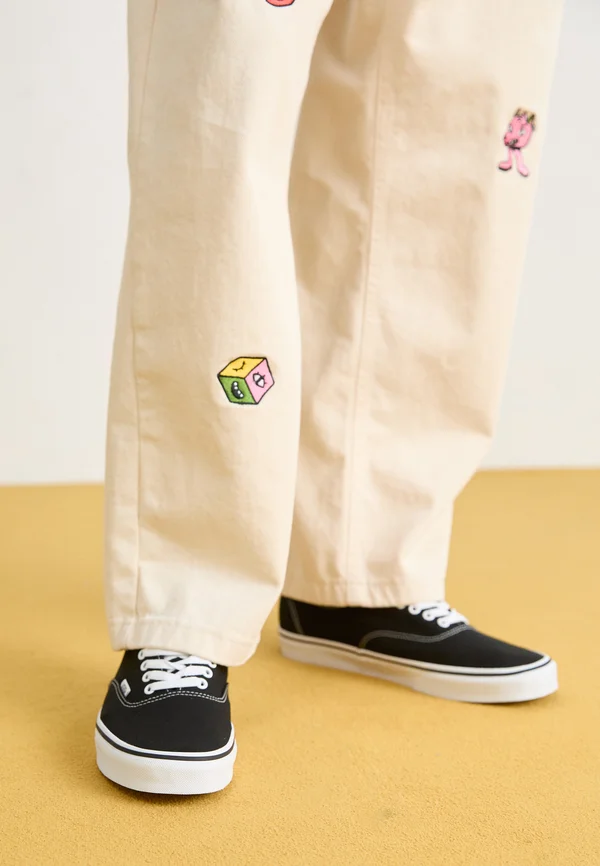AUTHENTIC UNISEX - Trainers - black