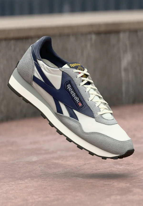 AZTEC II UNISEX - Trainers - grey 3/chalk/vector navy