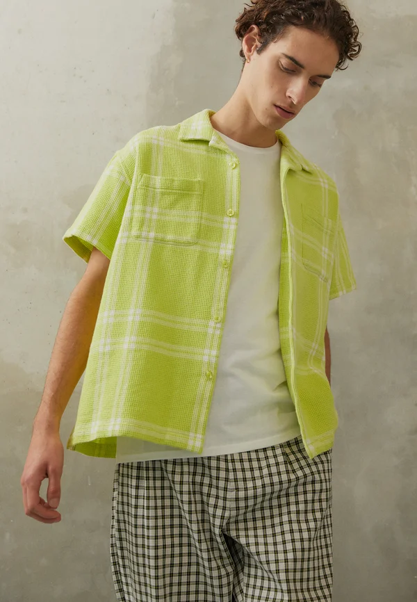 BENNIE - Shirt - celery juice multi