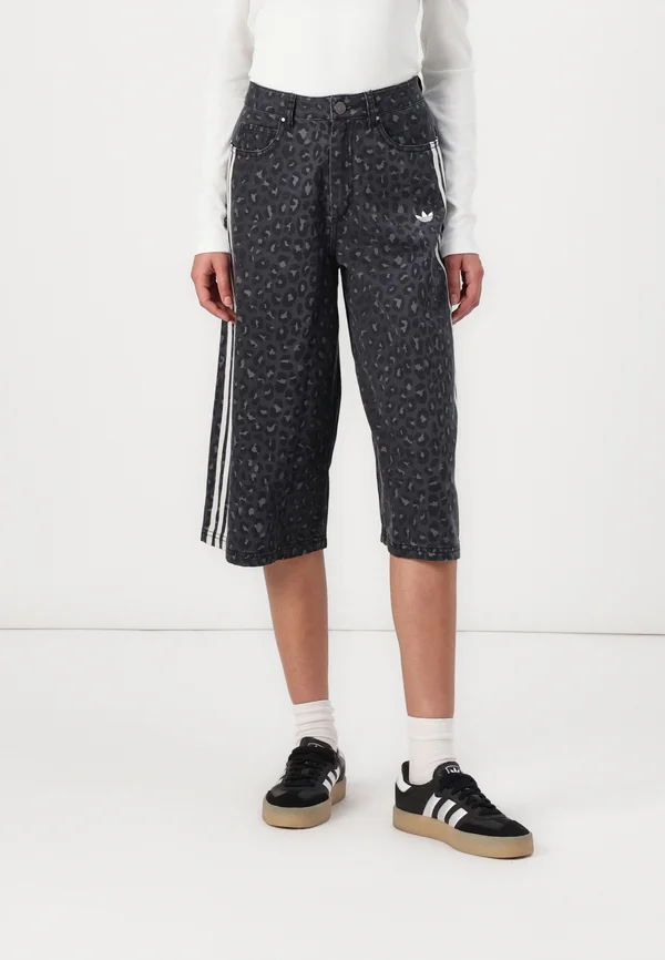 BERMUDA - Shorts - multicolor/carbon